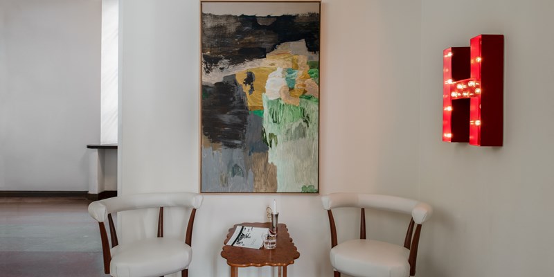 Picture of the painting in the Presidents office
