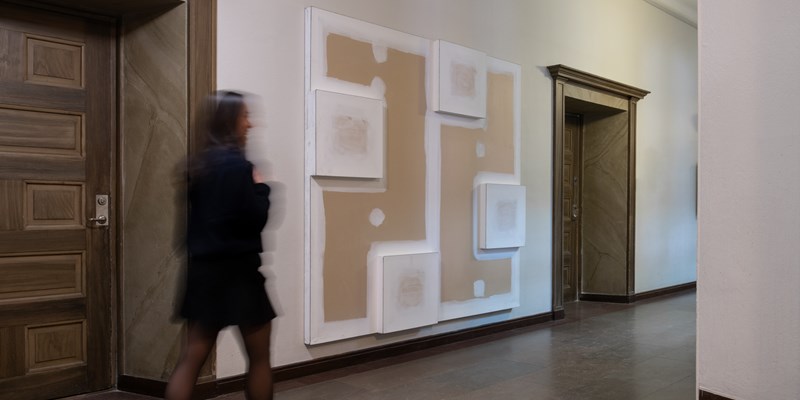 Clay Ketter in the corridor, Sveavägen 65