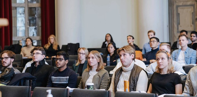 many students in aula