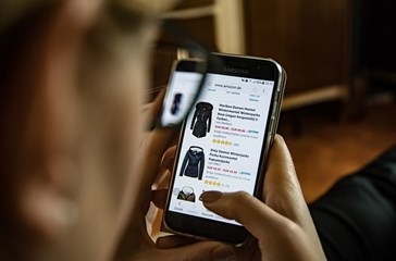 Amazon shopping with reviews.