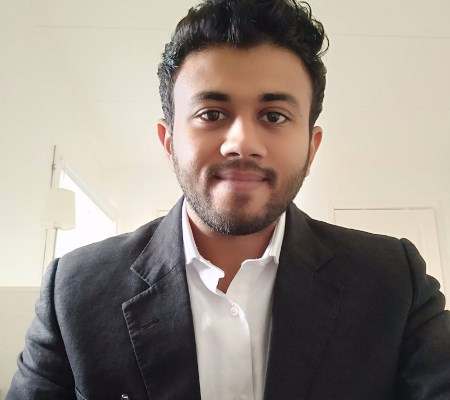 headshot of Vivek Damani